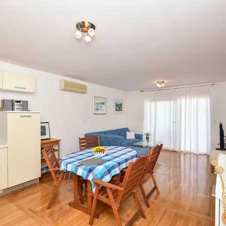 Apartment Mirela *